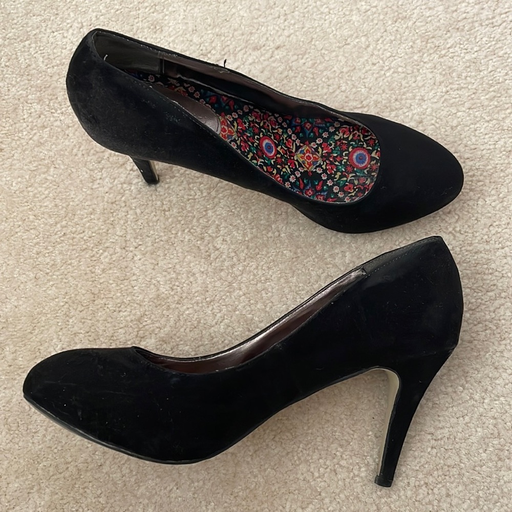 Madden girl black suede pump heels